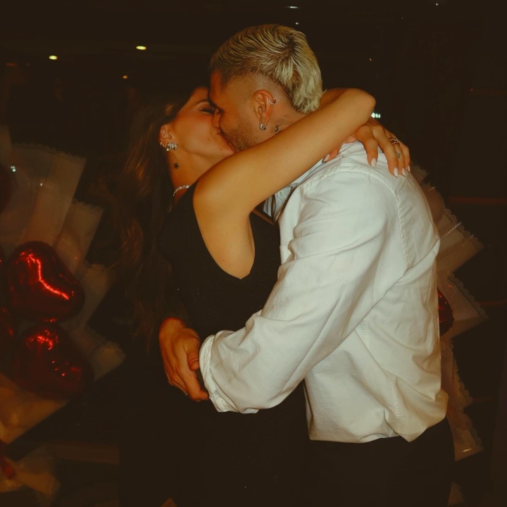 CBA-二弟幸福了🥰伊卡尔迪为未婚妻办生日派对，豪华游艇上甜蜜拥吻